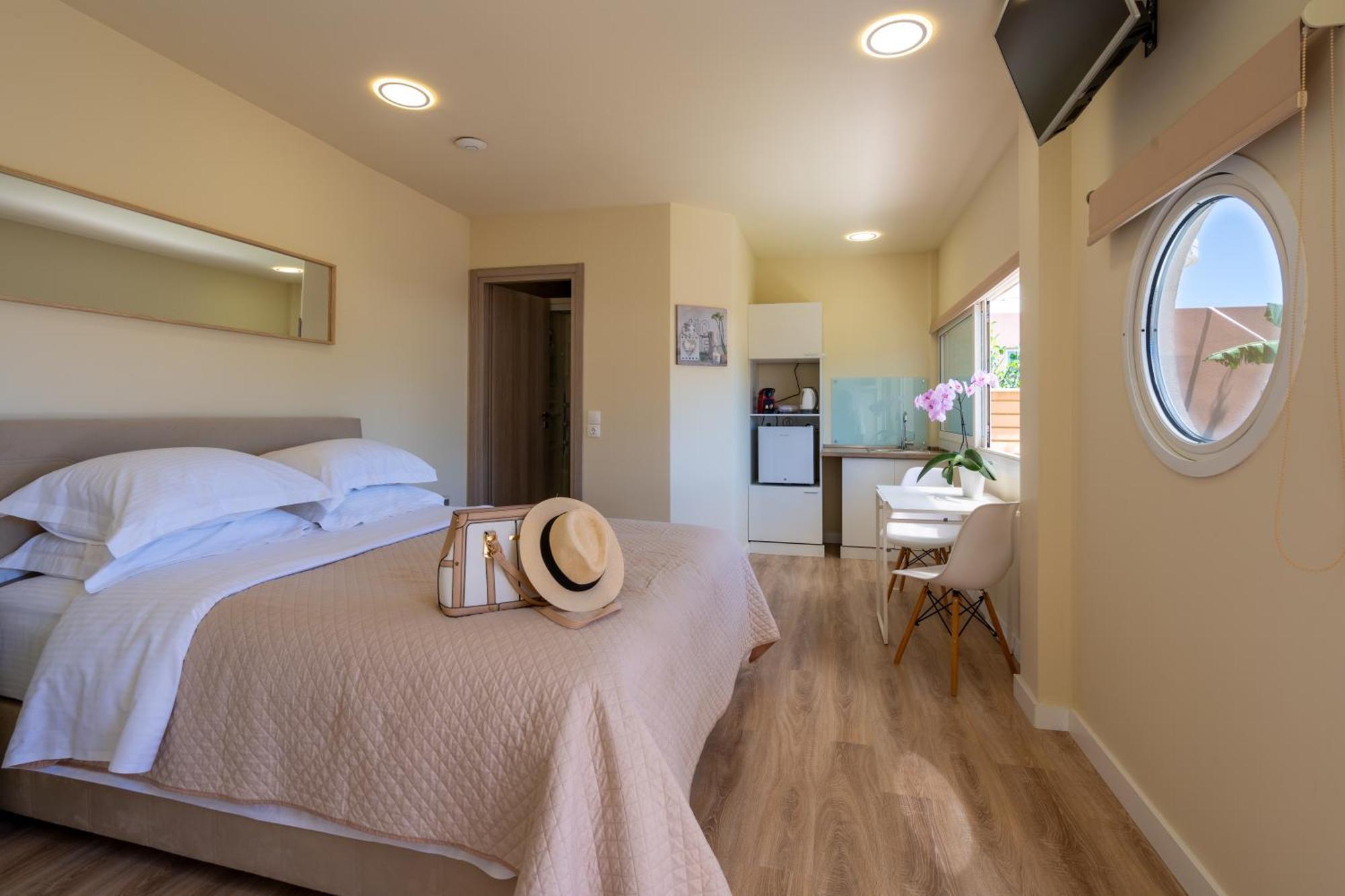Modular With Heated Pool Artemis Greece *